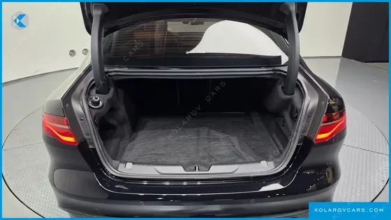 JAGUAR XE D180 R-DYNAMIC S