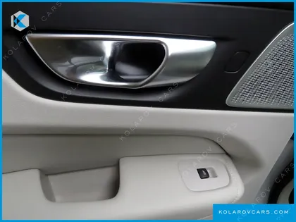 VOLVO XC60 T8 ULTRA BRIGHT