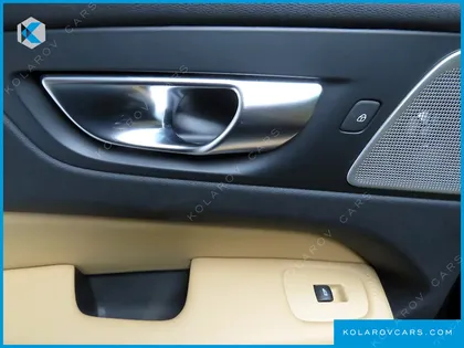 VOLVO XC60 T8 ULTRA BRIGHT