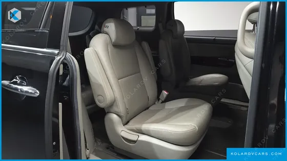 KIA CARNIVAL 9-SEATER PRSTIGE