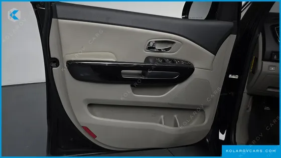 KIA CARNIVAL 9-SEATER PRSTIGE