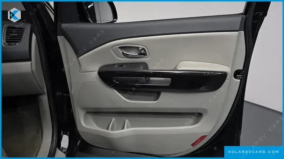 KIA CARNIVAL 9-SEATER PRSTIGE