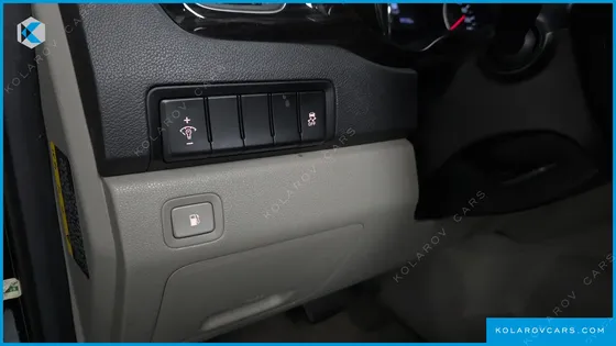 KIA CARNIVAL 9-SEATER PRSTIGE