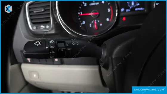 KIA CARNIVAL 9-SEATER PRSTIGE