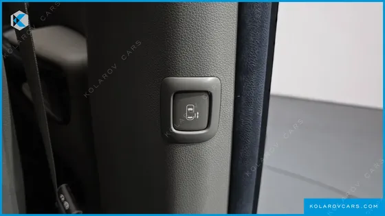 KIA CARNIVAL 9-SEATER PRSTIGE