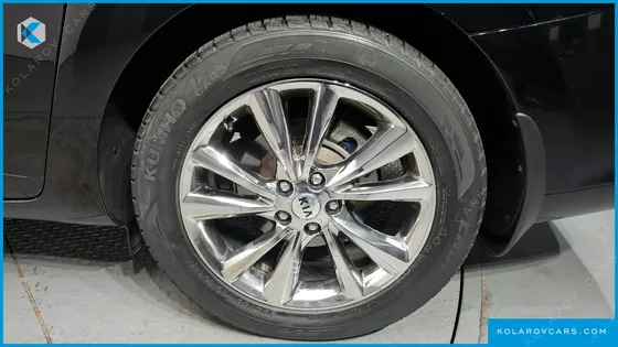 KIA CARNIVAL 9-SEATER PRSTIGE