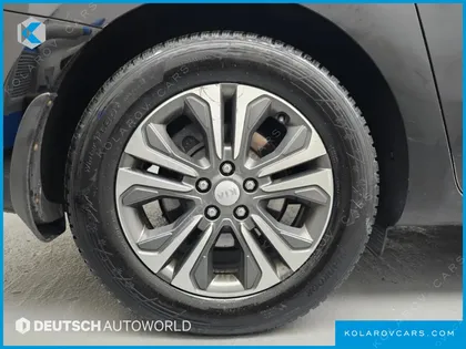 KIA CARNIVAL 9-SEATER LUXURY