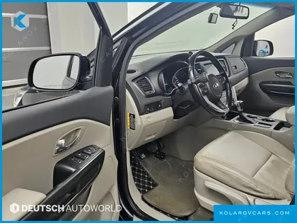 KIA CARNIVAL 9-SEATER LUXURY
