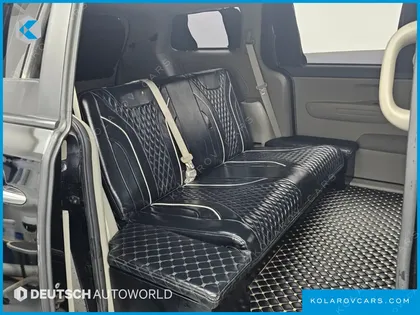 KIA CARNIVAL 9-SEATER LUXURY