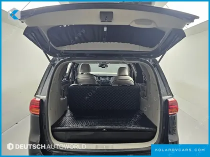 KIA CARNIVAL 9-SEATER LUXURY