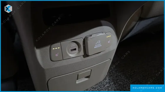 KIA CARNIVAL GASOLINE 9-SEATER HI-LIMOUSINE
