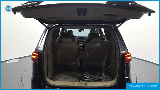 KIA CARNIVAL GASOLINE 9-SEATER HI-LIMOUSINE