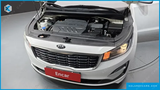 KIA CARNIVAL 11-SEATER DELUXE
