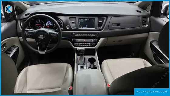KIA CARNIVAL 11-SEATER DELUXE