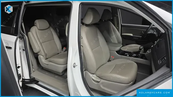 KIA CARNIVAL 11-SEATER DELUXE