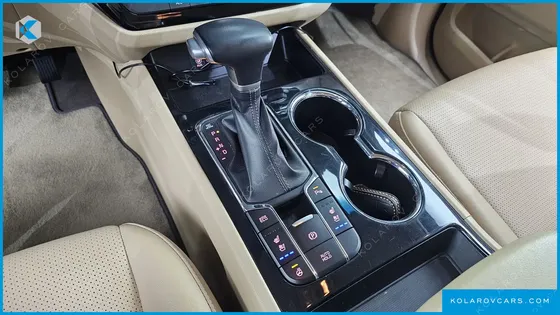 KIA CARNIVAL 9-SEATER PRSTIGE