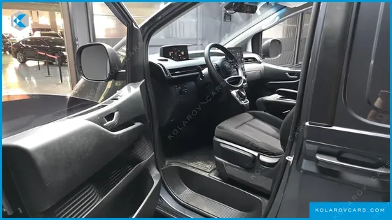 HYUNDAI STARIA CARGO 3-SEATER