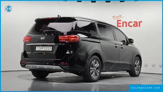 KIA CARNIVAL 9-SEATER LUXURY