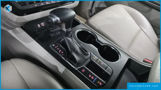 KIA CARNIVAL 9-SEATER LUXURY
