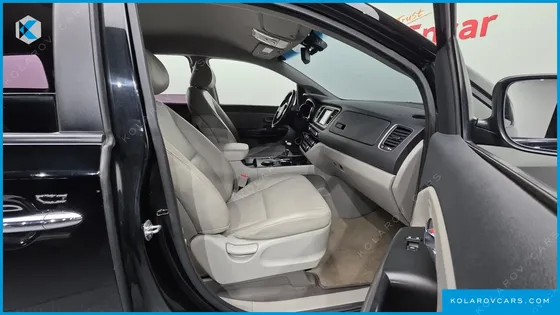 KIA CARNIVAL 9-SEATER LUXURY
