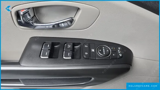 KIA CARNIVAL 9-SEATER LUXURY