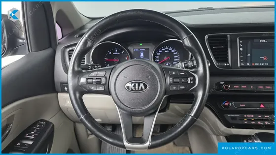 KIA CARNIVAL 9-SEATER LUXURY