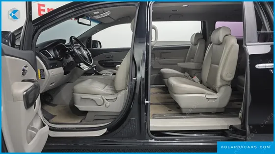 KIA CARNIVAL 9-SEATER LUXURY