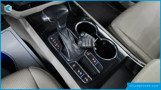 KIA CARNIVAL 9-SEATER PRSTIGE