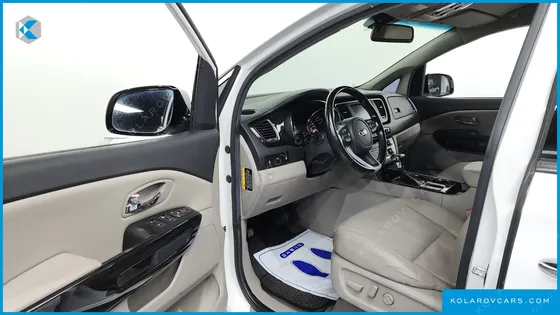 KIA CARNIVAL 9-SEATER PRSTIGE