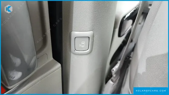 KIA CARNIVAL 9-SEATER PRSTIGE