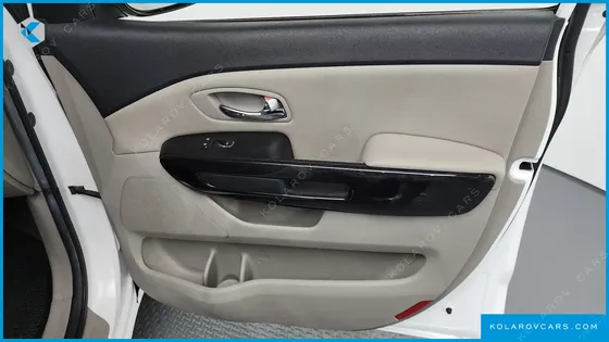 KIA CARNIVAL 9-SEATER PRSTIGE