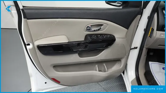 KIA CARNIVAL 9-SEATER PRSTIGE