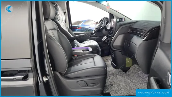 HYUNDAI STARIA L3.5 LOUNGE 9-SEATER
