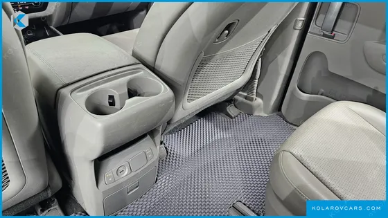 KIA CARNIVAL 9-SEATER LUXURY