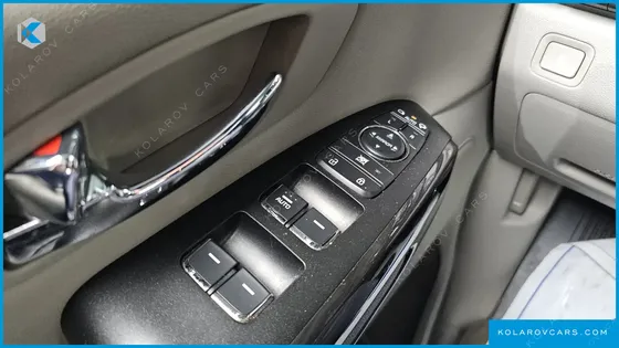 KIA CARNIVAL 7-SEATER LIMOUSINE