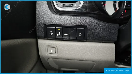 KIA CARNIVAL 7-SEATER LIMOUSINE