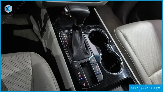KIA CARNIVAL 9-SEATER PRSTIGE