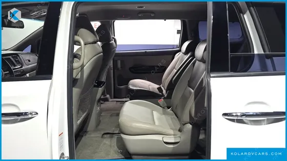 KIA CARNIVAL 9-SEATER PRSTIGE