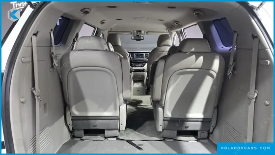 KIA CARNIVAL 9-SEATER PRSTIGE