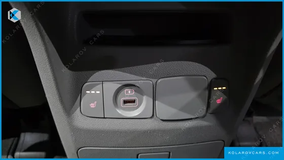 KIA CARNIVAL 9-SEATER PRSTIGE