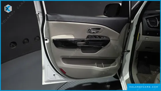 KIA CARNIVAL 9-SEATER PRSTIGE