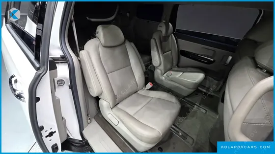 KIA CARNIVAL 9-SEATER PRSTIGE