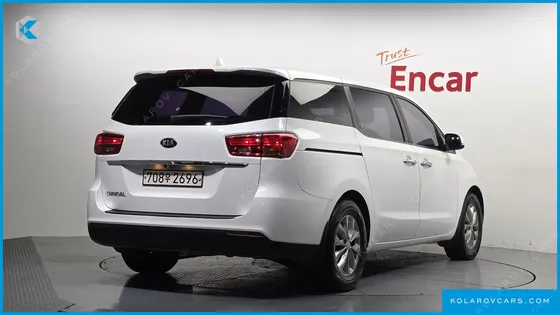 KIA CARNIVAL 11-SEATER DELUXE