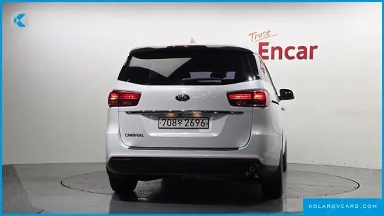 KIA CARNIVAL 11-SEATER DELUXE
