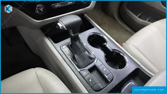 KIA CARNIVAL 11-SEATER DELUXE