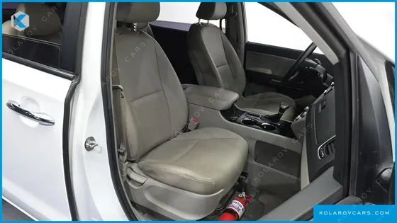 KIA CARNIVAL 11-SEATER DELUXE