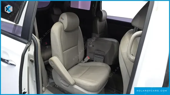 KIA CARNIVAL 11-SEATER DELUXE