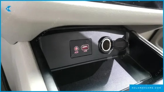KIA CARNIVAL 11-SEATER DELUXE