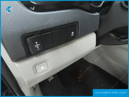 KIA CARNIVAL 9-SEATER PRSTIGE