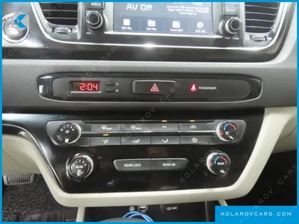 KIA CARNIVAL 9-SEATER PRSTIGE